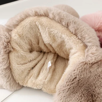 Chic Trapper Hat with Pompom - Image 5
